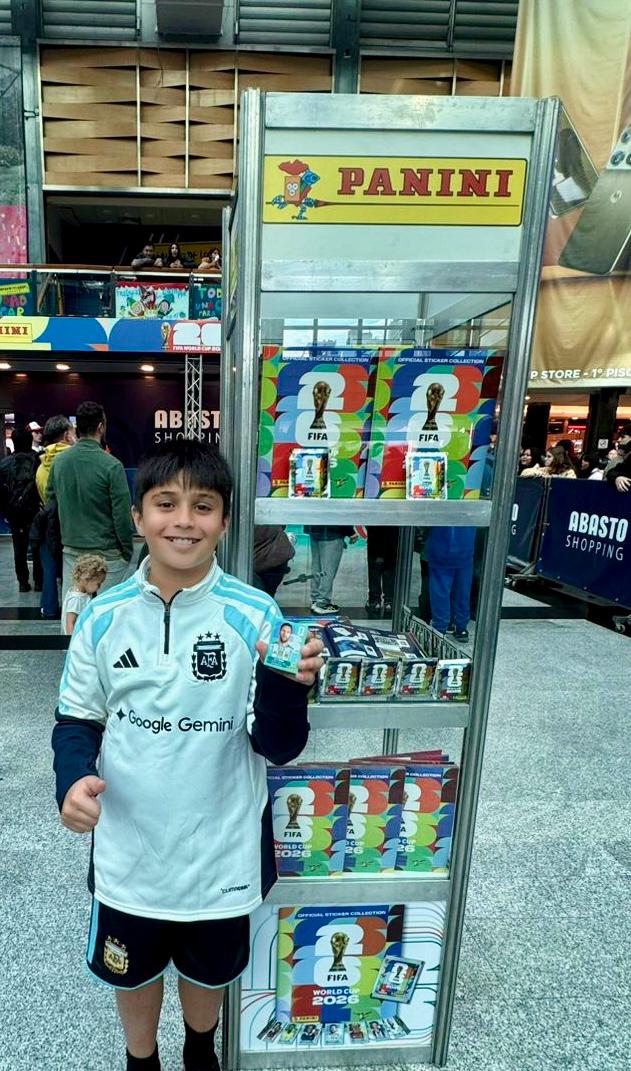 Recorrido por espacio Panini de figuritas del Mundial realizado por Fancity