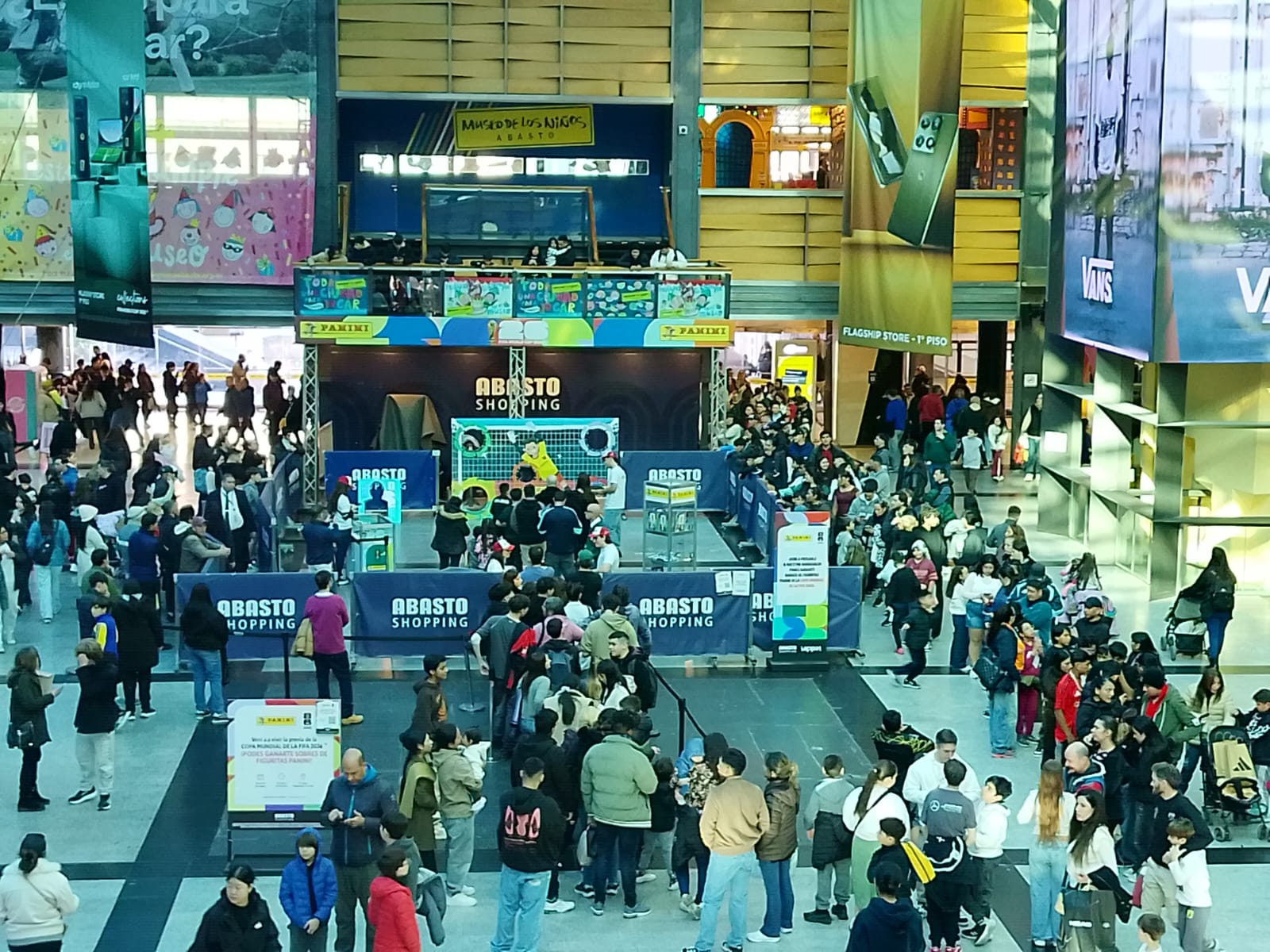 Stand Panini de figuritas del Mundial realizado por Fancity en shopping de Buenos Aires
