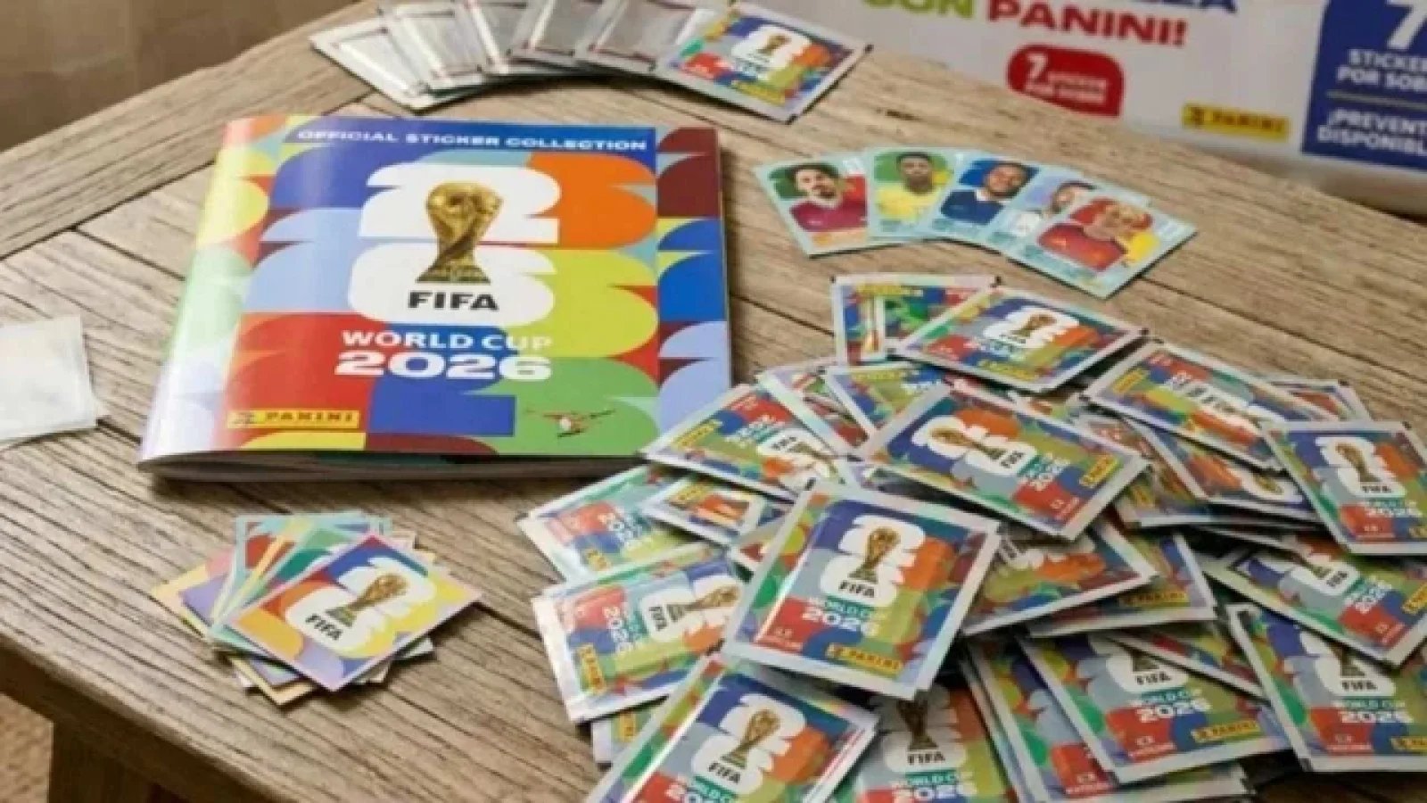Fiebre Panini en shoppings porteños: cómo conseguir figuritas del Mundial jugando y sin pagar