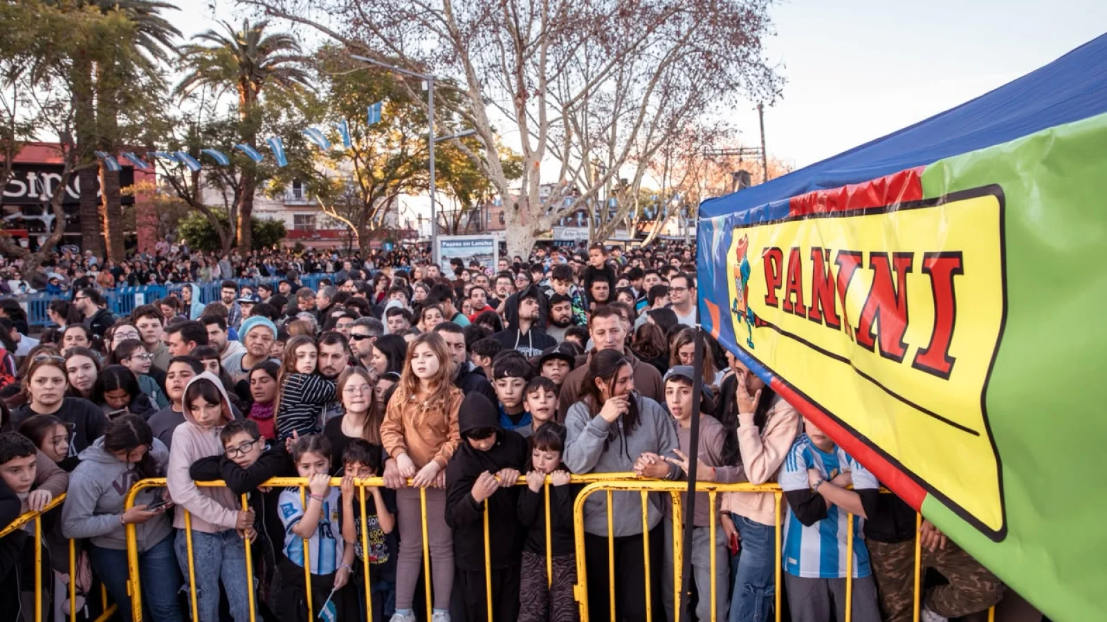 Fancity convirtió a Gualeguaychú en una fiesta mundialista con miles de álbumes y figuritas
